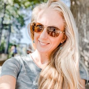 Meet your Posher, Caitlin